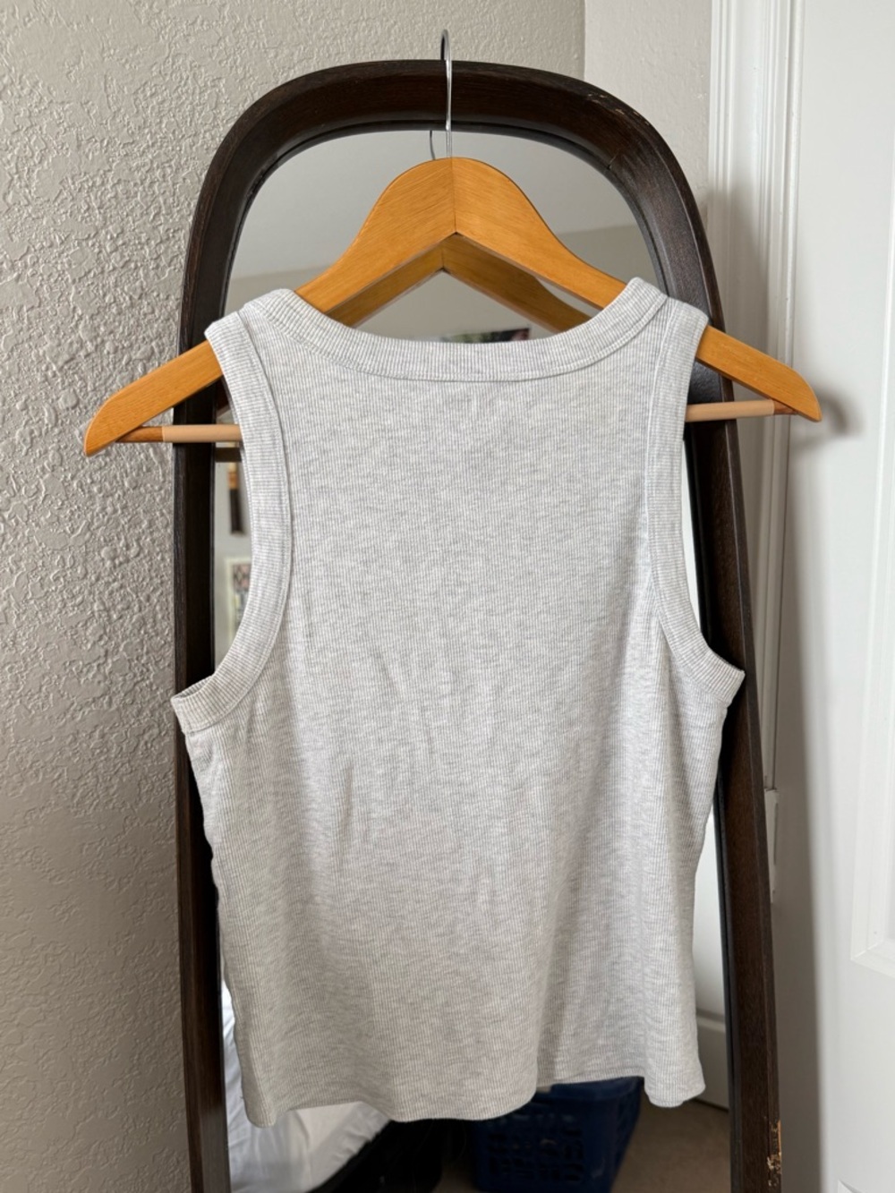 Old Navy Heather Gray Ribbed Tank Top Size L - Picture 2 of 4